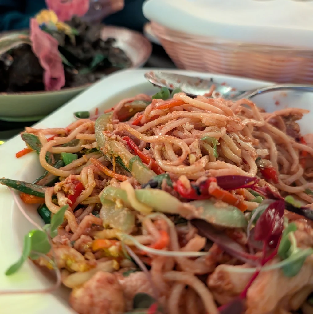 Stir-fried noodles with vegetables and shrimp